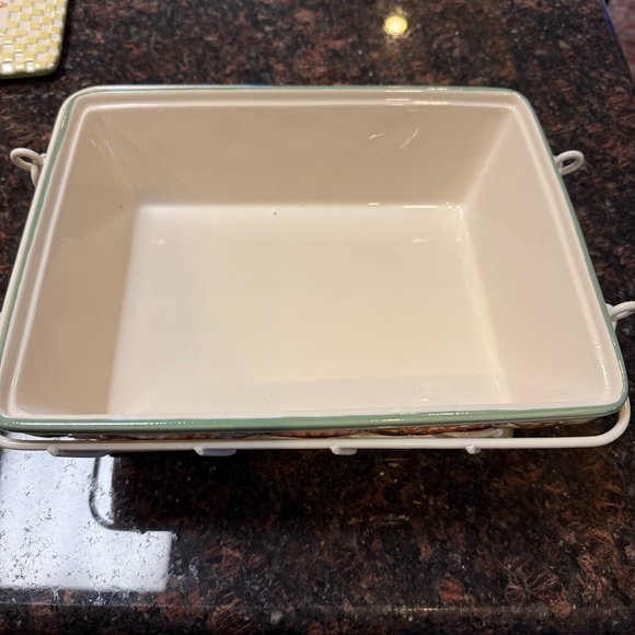 Temp-tations by Tara 3-Qt Covered Casserole – Summer Shells – NEW w/ Trivet - Picture 4 of 12